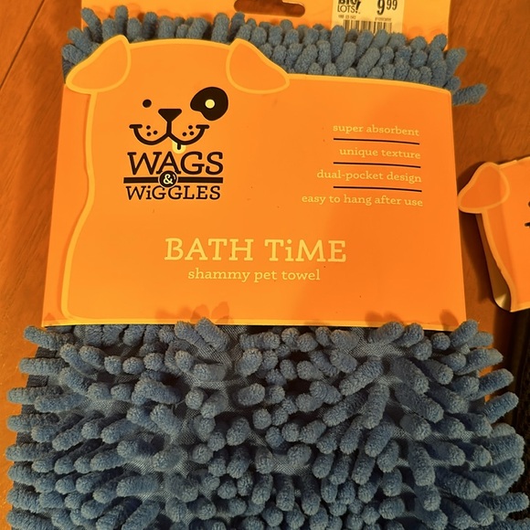 Bear Dog Costume (s), retractable leash, and bath accessories - Picture 3 of 5